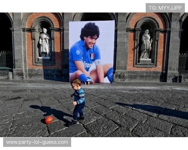 足球场上突发心梗的球星们：他们的意外经历和背后的健康警示