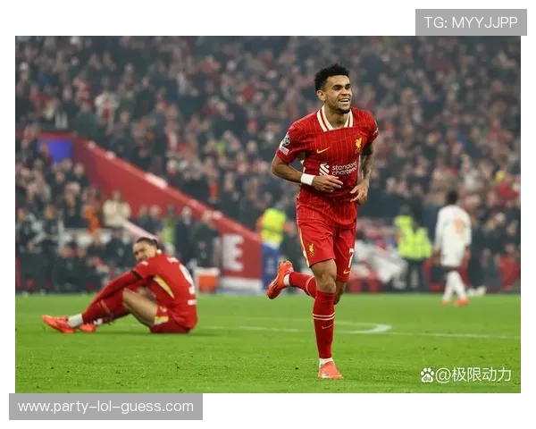 足球巨星瞬间蹲下背后隐藏的故事与深意揭秘